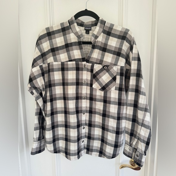 Patagonia Tops - 🌟 Classic Patagonia Organic Cotton Flannel Button Down Shirt - Size 4 / Small